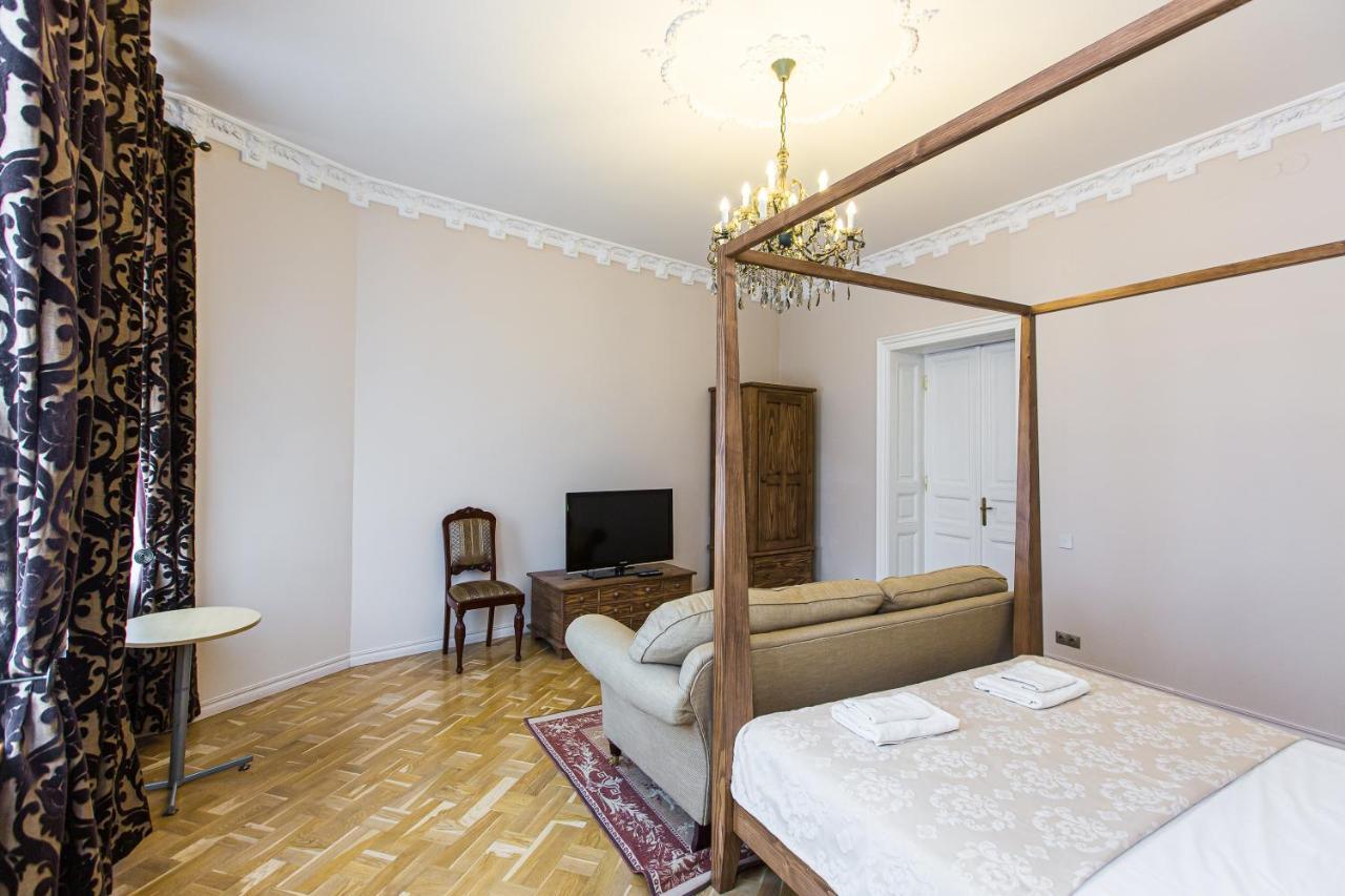 Австрійська Квартира В Центрі На Вулиці Михальчука 5 Leopoli Esterno foto